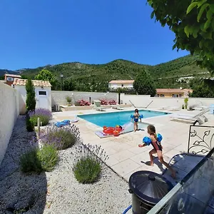  Hébergement de vacances Villa-castellane